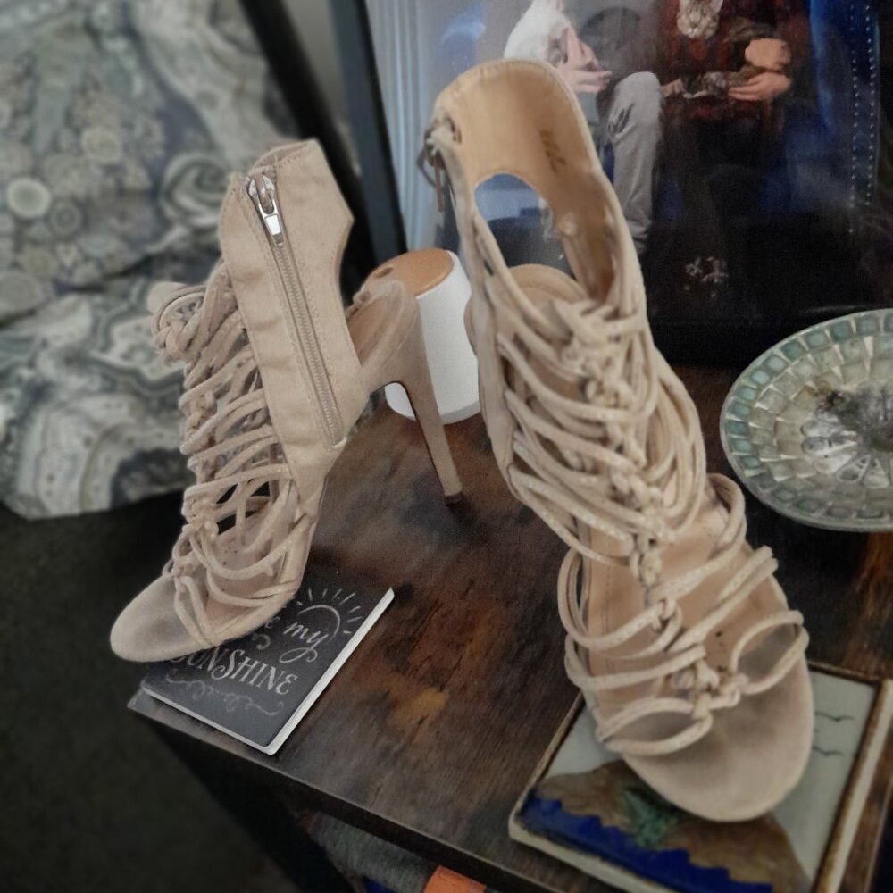 6.5 Chase Chloe Beige Heels
